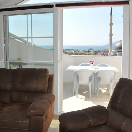 מלון דירות Akbuk Palace 2*