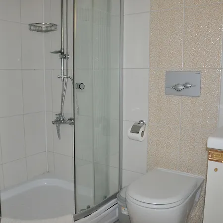 מלון דירות Akbuk Palace 2*