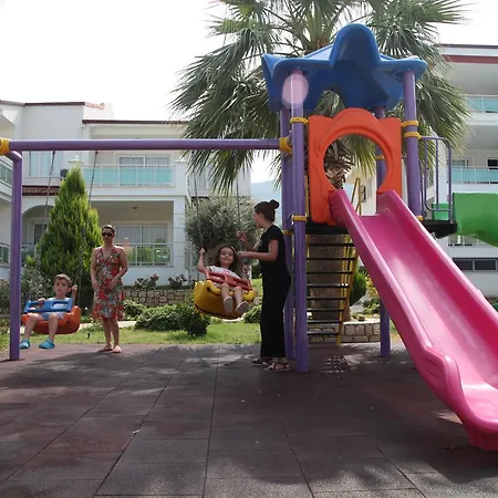 מלון דירות Akbuk Palace 2*