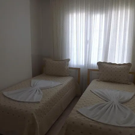 מלון דירות Akbuk Palace 2*