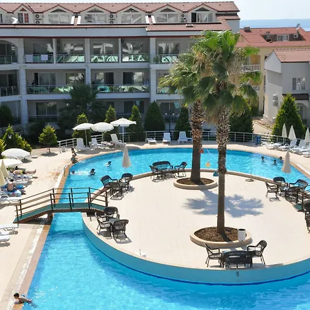 מלון דירות Akbuk Palace 2*